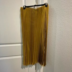 Banana Republic Gold pleated maxi skirt